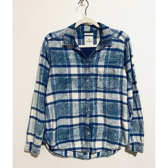 American Eagle Top Womens Medium Blue Distressed Chambray Plaid Boyfriend Fit - Picture 1 of 7